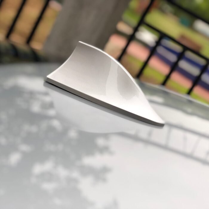 Antena auto activa AM - FM tip "SHARK TAIL" culoare SILVER - imagine 1