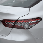 Set 2 folii autoadezive decupate pentru decorarea stopurilor auto, dimensiune 2 x 48 x 30cm, culoare Negru Mat, model HONEYCOMB TRIANGLE - imagine 3